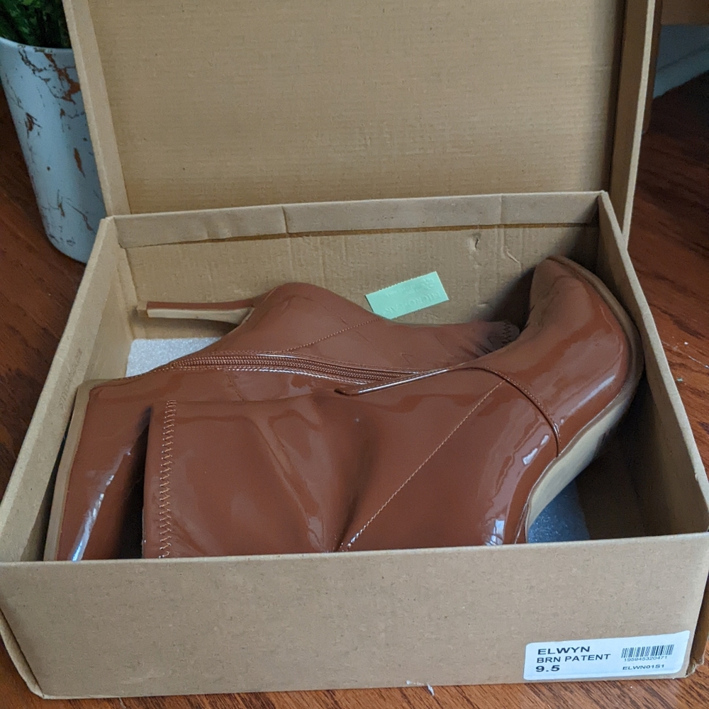 Steve Madden Elwyn Patent Ankle Boots, 9.5, Brown - Picture 12 of 13